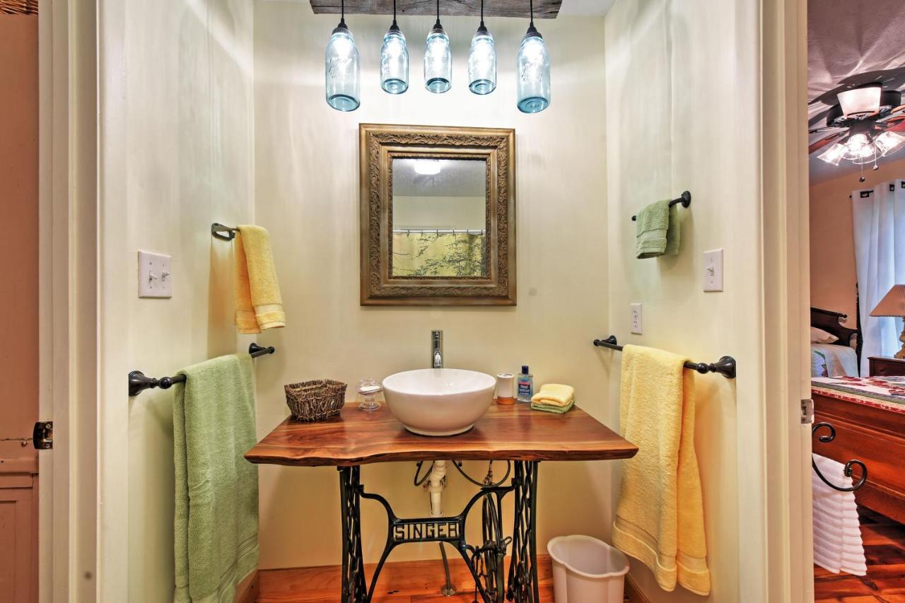 Serene Creekside Cottage Near Asheville Fire Pit Candler المظهر الخارجي الصورة