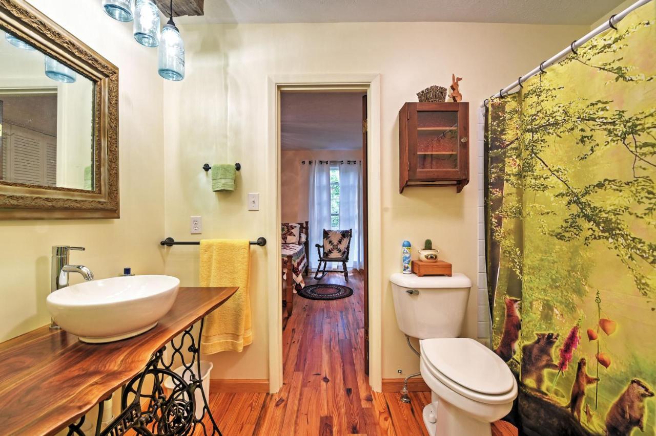 Serene Creekside Cottage Near Asheville Fire Pit Candler المظهر الخارجي الصورة
